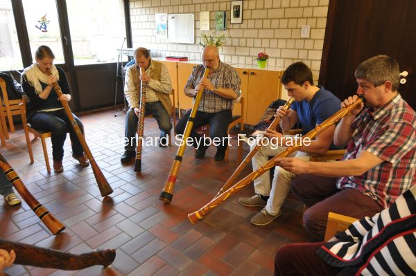 Didgeridoo-Workshop Wido (Bild mit Anne Klatt beim ben und Dozent!)